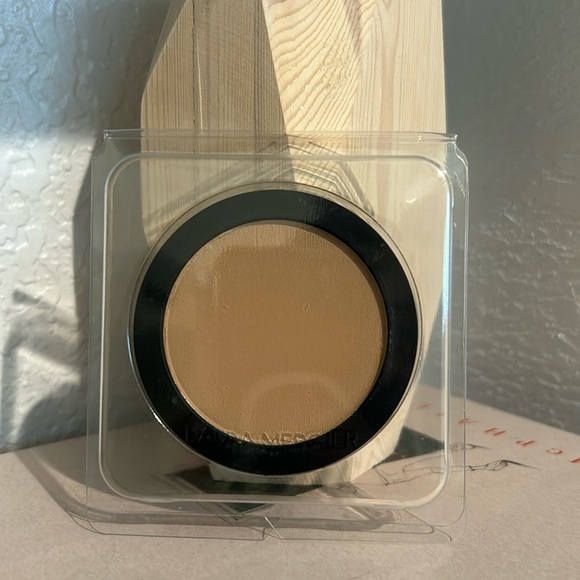 laura mercier Other - Laura Mercier Smooth Finish Powder 4N1